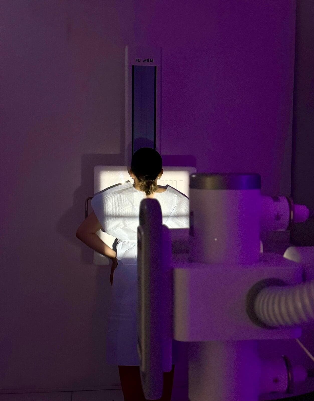 Equipo de rayos X y proyección durante un estudio